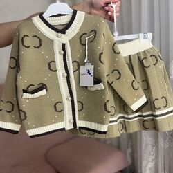 Теплый вязаный костюм для девочки, фабричный Китай, Кофта и юбка Цвет беж  