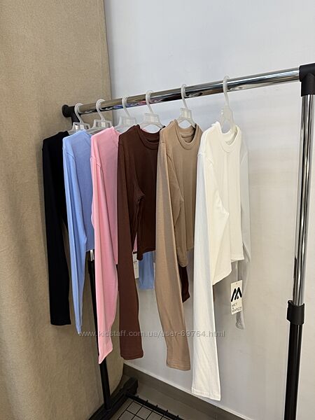 Однотонный укороченный лонгслив с разрезом на пальчик в 6 цветах  