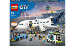 LEGO City Пасажирський літак 913 деталей 60367