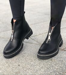 Шкіряні ботинки чорного кольору 