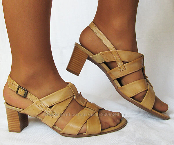 111. Босоножки кожаные B&Co Дания - 39 р.