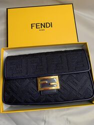 Сумка Fendi Baguette из жаккардовой ткани с узором FF синего цвета