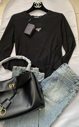Лонгслив Prada черного цвета, в наличии 
