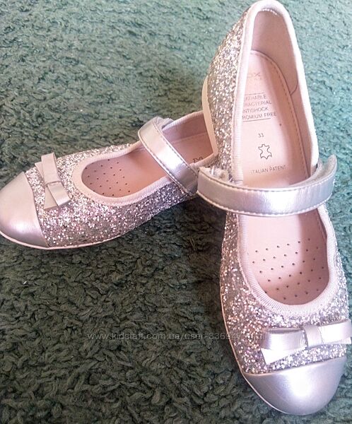 Красиві срібні нарядні туфлі Geox 33р