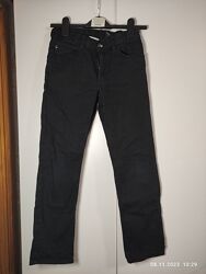 Фірмові чорні джинси в гарному стані, на 146-152