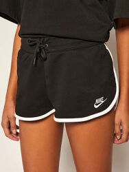 Спортивные женские шорты Nike