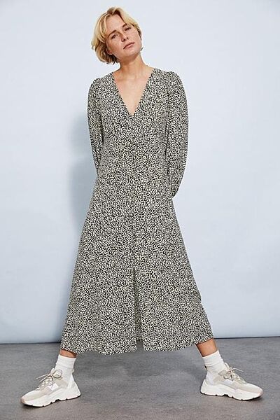 Длинное вискозное платье на пуговицах H&M