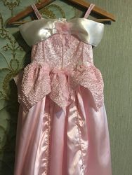 платье необыкновенной красоты принцессы Авроры от Disney на рост 116 