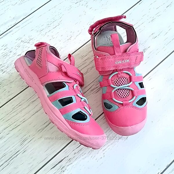 Сандалі фірмові