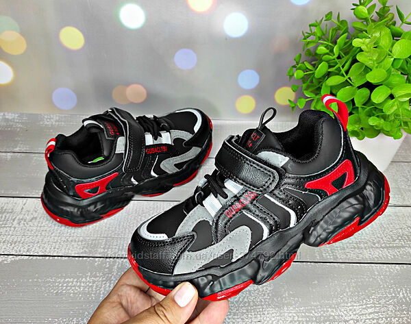 Стильні кросівки на хлопчика р-р 31-36 чорні з червоним