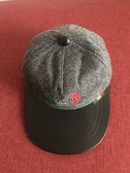 Кашемировая серая круглая кепка с чёрным козырьком из кожи 56-57 см