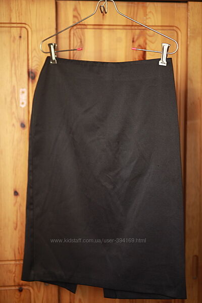 Чёрная деловая юбка-карандаш