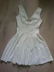Женское нарядное платье молочного цвета 