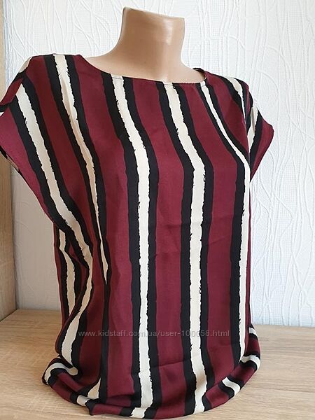 Контрастна блуза у вертикальну смужку