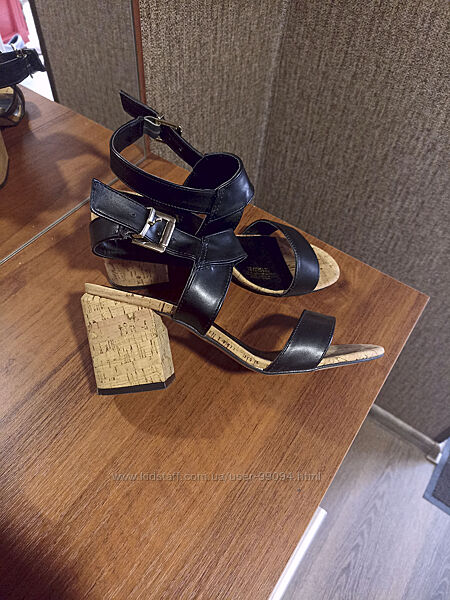 Турецькі босоніжки чорні на каблуку р 39