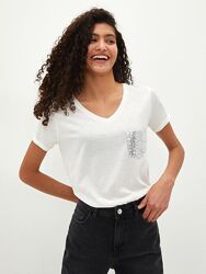Белая женская футболка Lc Waikiki/Лс Вайкики с карманом из паеток