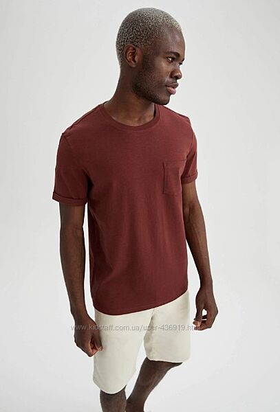 бордово-коричневая мужская футболка Defacto/Дефакто с карманом. Турция