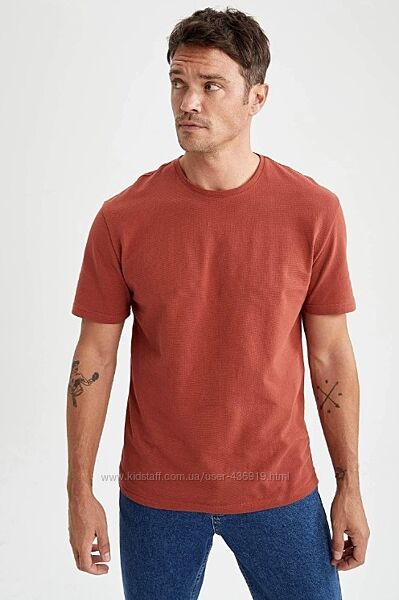 терракотовая мужская футболка Defacto/Дефакто с круглым вырезом. Турция