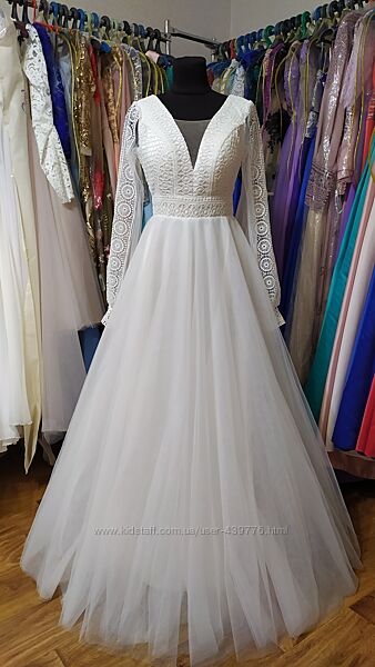 Красивое свадебное платье бохо с нежными рукавами