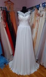 Белое свадебное платье с шифоновой юбкой  