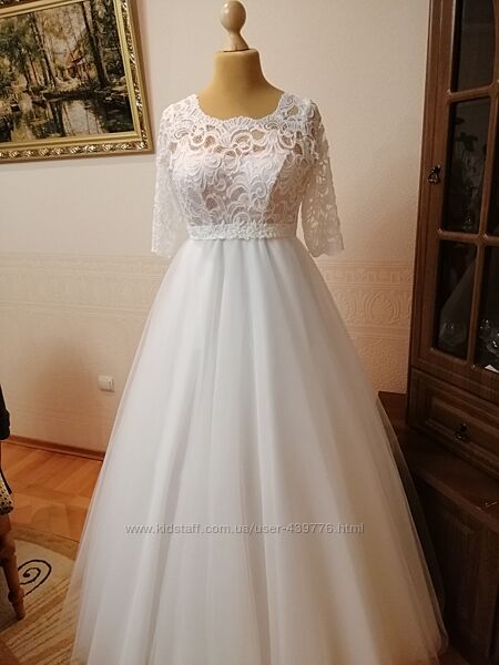Молочное свадебное платье с рукавами и корсетом капучино 