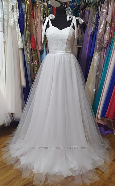 Белоснежное свадебное платье с бретелями-бантиками 