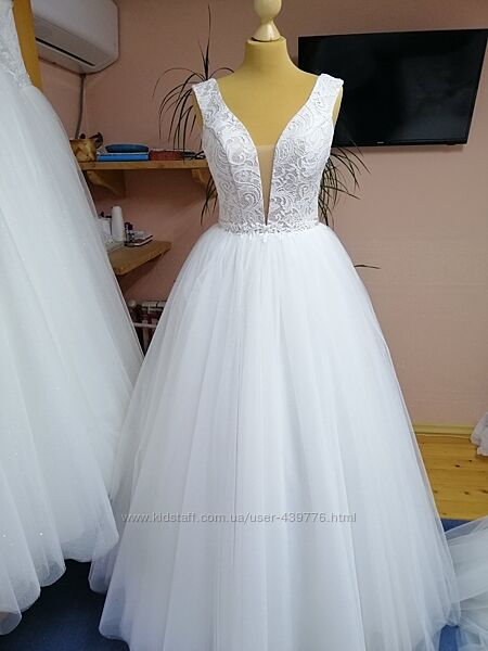 Белое свадебное платье с корсетом капучино