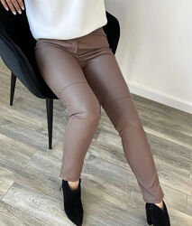 Стильные кожаные брюки Sintia р. 42-52 серый, мокко, черный