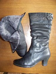 Черные кожаные зимние сапоги с небольшим каблуком и на цигейке 36 р. juvkel