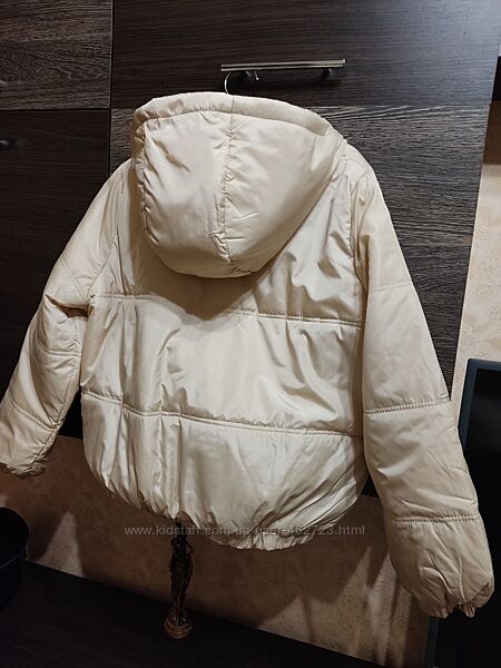 Куртка женская бежевая с капюшоном р.48-50