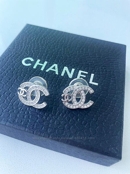 Сережки Chanel в наявності