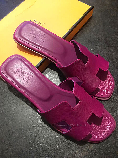 Капці Hermes в наявності