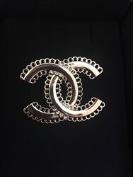 Брошка Chanel