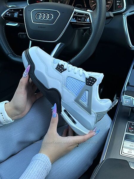 Зимові жіночі кросівки з хутром Nike Air Jordan 4 Retro білі