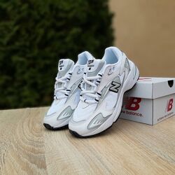 Кросівки жіночі New Balance 725 білі з чорним