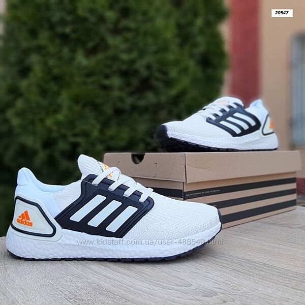 Кросівки жіночі Adidas Ultra Boost, білі з чорним