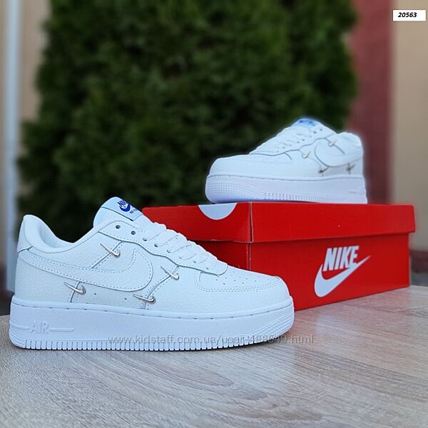 Кросівки жіночі Nike Air Force 1 LX, білі
