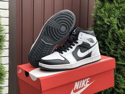 Кросівки жіночі високі Nike Air Jordan, білі з чорним