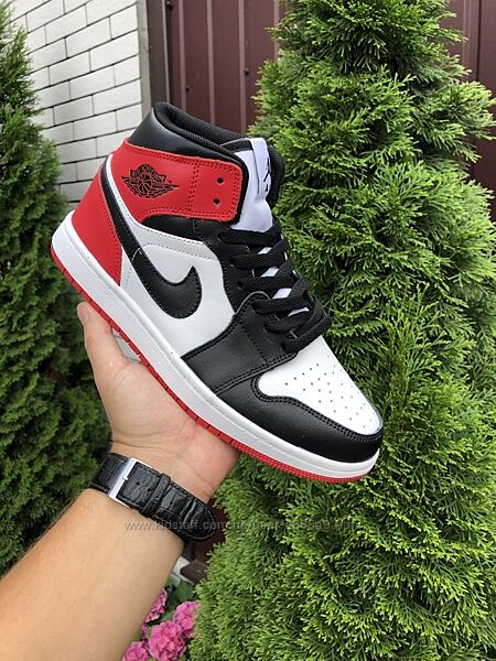 Кросівки високі Nike Air Jordan, білі з чорним, червоним