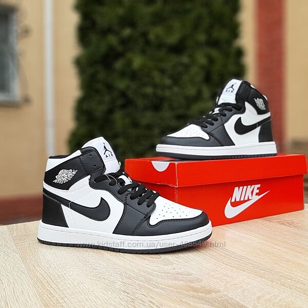 Кросівки чоловічі високі Nike Air Jordan 1 MID, чорні з білим