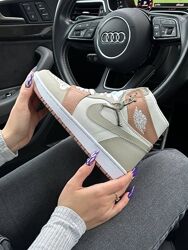 Кросівки жіночі Nike Air Jordan 1 High, бежеві 