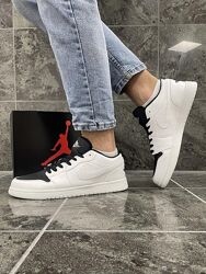 Кросівки чоловічі низькі Nike Air Jordan 1 low , чорні з білим