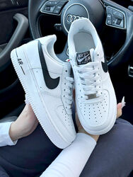 Кросівки жіночі Nike Air Force 1, білі з чорним