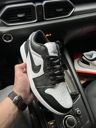 Кросівки чолові Nike Air Jordan 1 Low, чорні з білим, шкіра