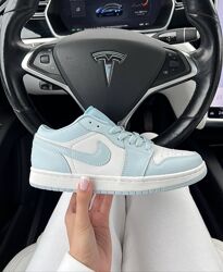 Кросівки жіночі Nike Air Jordan 1 Low, шкіра, білі з голубим