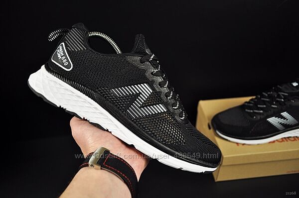 Кросівки чоловічі New Balance 680, чорні з білим, сітка
