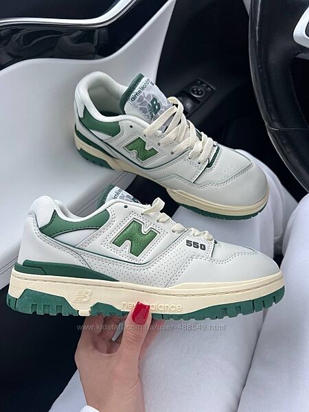 Кросівки жіночі New Balance 550, білі з зеленим