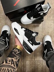 Кросівки чоловічі Nike Air Jordan 4 Retro, білі з чорним