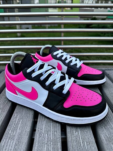 Кросівки жіночі Nike Air Jordan 1