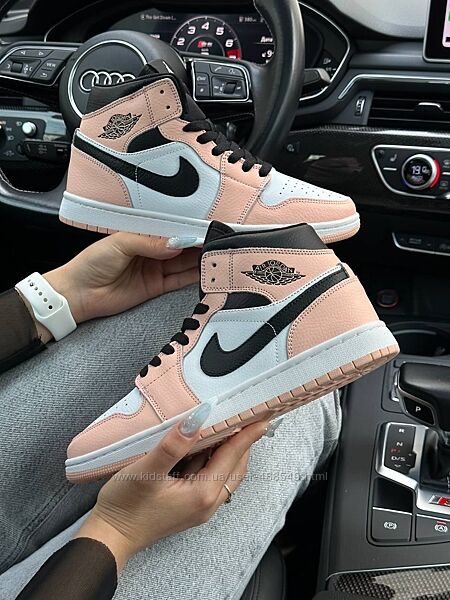 Кросівки жіночі Nike Air Jordan 1 Retro white peach